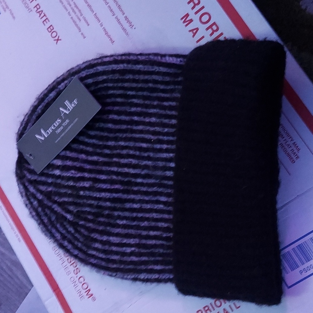 Nwt! Cozy chic beanie by Marcus adler nyc.